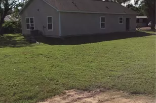 106 Center St, Cuero, TX 77954 - Photo 7
