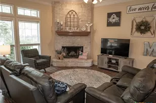 318 Green Gable Dr, Victoria, TX 77904 - Photo 9