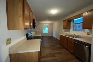 2105 Miller St, Belton, TX 76513 - Photo 9