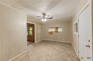 401 Kerr St, Edna, TX 77957 - Photo 11