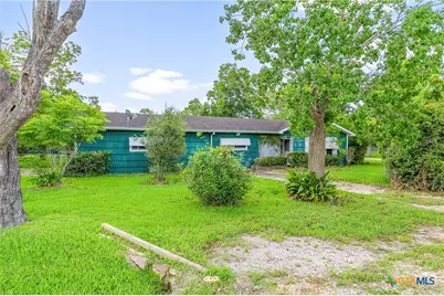 401 Kerr Street, Edna, TX 77957 - Photo 3