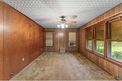 401 Kerr Street, Edna, TX 77957 - Photo 7