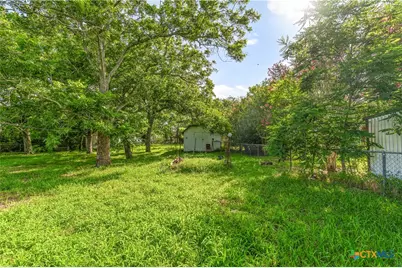 401 Kerr Street, Edna, TX 77957 - Photo 19