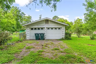 401 Kerr Street, Edna, TX 77957 - Photo 5