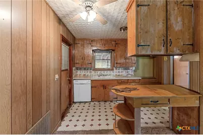 401 Kerr Street, Edna, TX 77957 - Photo 9