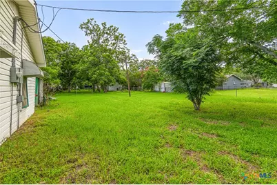 401 Kerr Street, Edna, TX 77957 - Photo 21