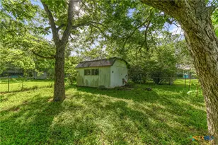 401 Kerr St, Edna, TX 77957 - Photo 17