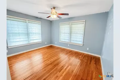 1195 W Coll Street, New Braunfels, TX 78130 - Photo 13