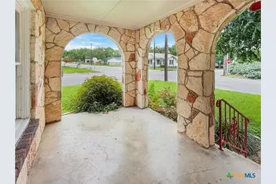 1195 W Coll Street, New Braunfels, TX 78130 - Photo 3