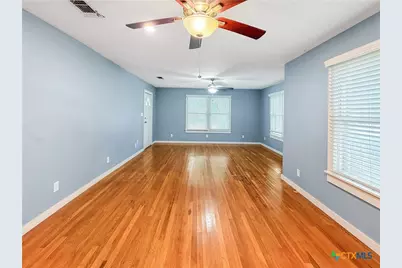 1195 W Coll Street, New Braunfels, TX 78130 - Photo 7