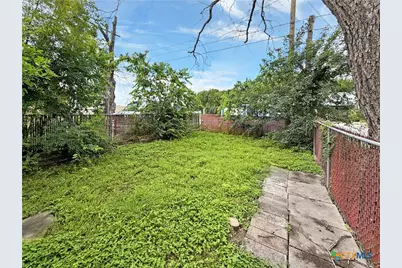 1195 W Coll Street, New Braunfels, TX 78130 - Photo 25