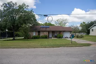 148 S Mount Auburn, Goliad, TX 77963 - Photo 1