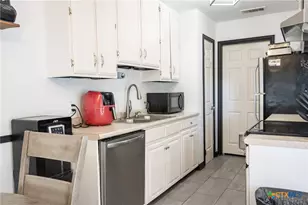 203 Elaine St, Victoria, TX 77904 - Photo 9
