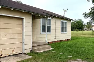 314 E North St, Goliad, TX 77963 - Photo 7
