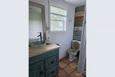 503 E Dallas Avenue, Seadrift, TX 77983 - Photo 17