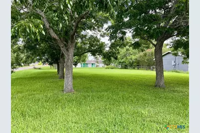 402 Hurst, Edna, TX 77957 - Photo 1