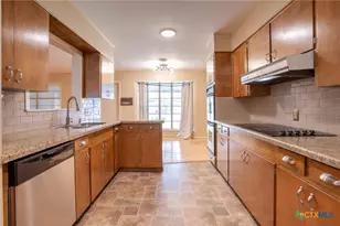 111 Dover Dell Ln, Victoria, TX 77904 - Photo 13