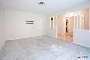 111 Dover Dell Ln, Victoria, TX 77904 - Photo 9