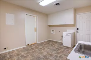 111 Dover Dell Ln, Victoria, TX 77904 - Photo 15