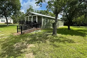 908 N Colorado St, Edna, TX 77957 - Photo 3