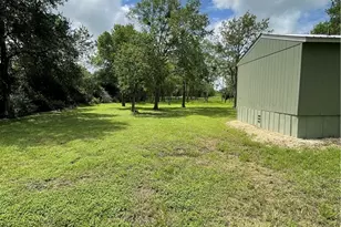 908 N Colorado St, Edna, TX 77957 - Photo 33