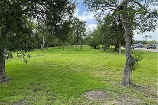 908 N Colorado St, Edna, TX 77957 - Photo 29