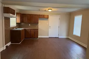 801 E Park Ave, Victoria, TX 77901 - Photo 3