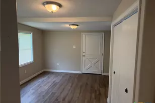 801 E Park Ave, Victoria, TX 77901 - Photo 5