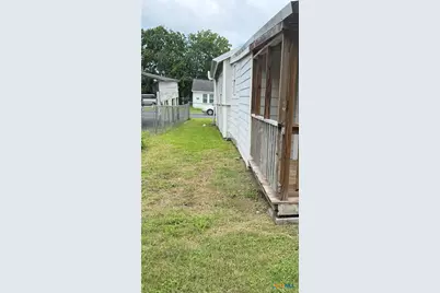 801 E Park Avenue, Victoria, TX 77901 - Photo 9