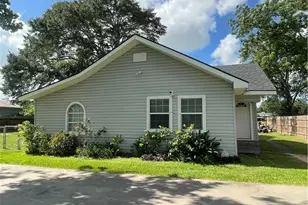 1006 South St, El Campo, TX 77962 - Photo 1