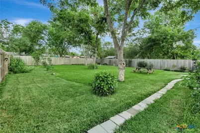2301 E Walnut Ave, Victoria, TX 77901 - Photo 17