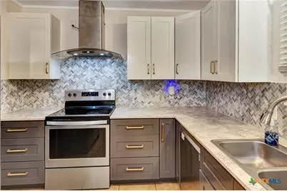 2301 E Walnut Ave, Victoria, TX 77901 - Photo 3