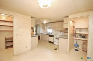 486 Co Rd 95D, Moulton, TX 77975 - Photo 9