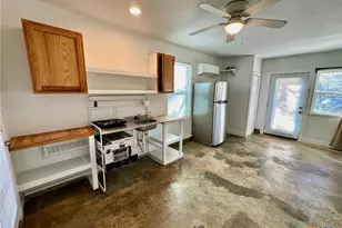 1419 Alamo St, San Marcos, TX 78666 - Photo 5