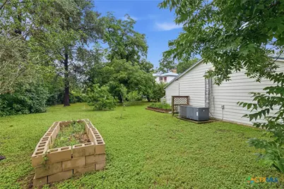 308 S Erkel Avenue, Seguin, TX 78155 - Photo 35