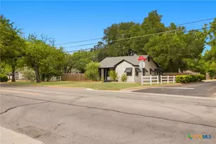 524 E 13th Ave, Belton, TX 76513 - Photo 3