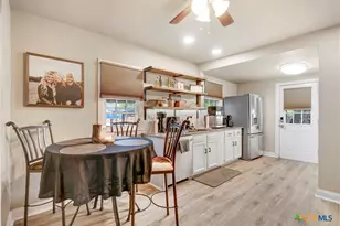 524 E 13th Ave, Belton, TX 76513 - Photo 9