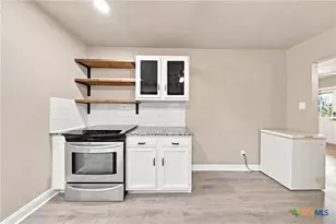 524 E 13th Ave, Belton, TX 76513 - Photo 9