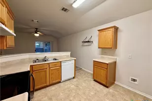 3235 Blue Jay Dr, New Braunfels, TX 78130 - Photo 5