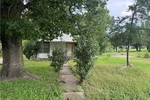 206 Farish Ave, Rosebud, TX 76570 - Photo 3