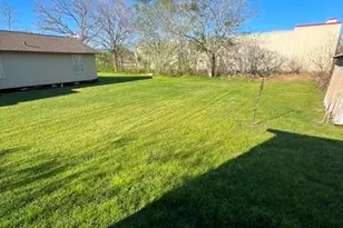 436 Illinois St, Bloomington, TX 77951 - Photo 5