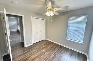 521 Woodlake Dr, Mcqueeney, TX 78123 - Photo 13