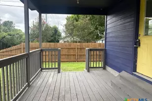 1017 W Nueces St, Victoria, TX 77901 - Photo 5