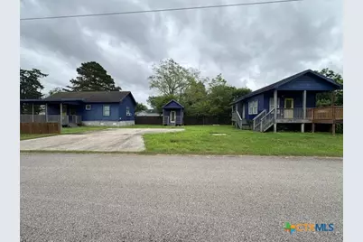 1017 W Nueces Street, Victoria, TX 77901 - Photo 1