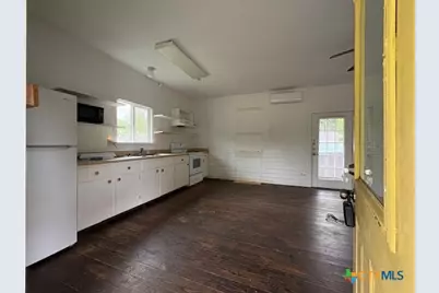 1017 W Nueces Street, Victoria, TX 77901 - Photo 3