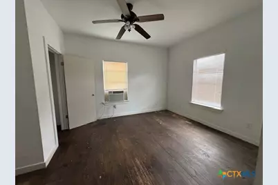 1017 W Nueces Street, Victoria, TX 77901 - Photo 9