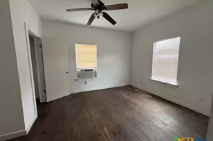 1017 W Nueces St, Victoria, TX 77901 - Photo 9