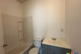1017 W Nueces St, Victoria, TX 77901 - Photo 23