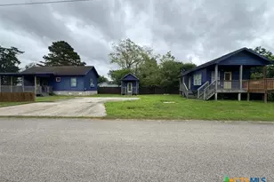 1017 W Nueces St, Victoria, TX 77901 - Photo 1