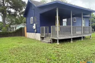 1017 W Nueces St, Victoria, TX 77901 - Photo 11
